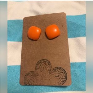 🎉5 for $10- retro orange button earrings